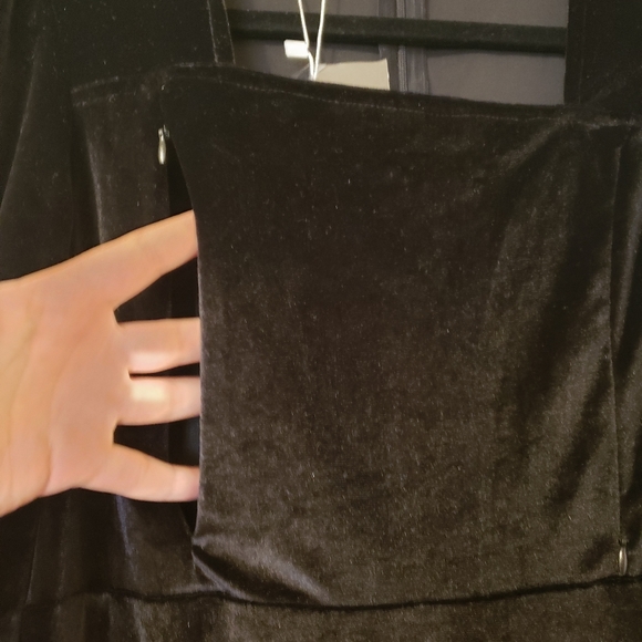 Yi Nuo Qiu Shui Large Black Velvet Maternity Dress - Picture 2 of 7